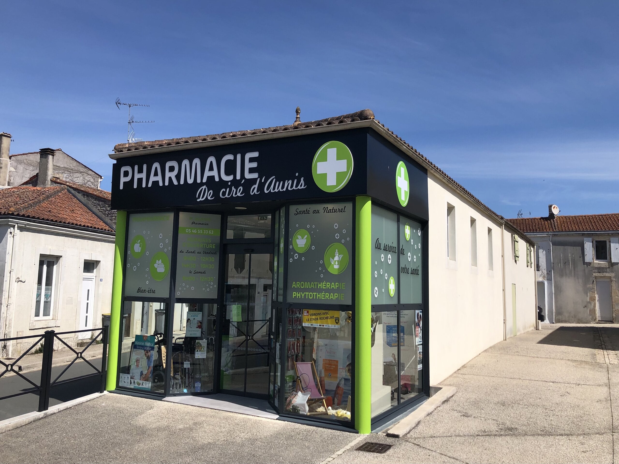 vu de coté de la Pharmacie de Ciré d'Aunis